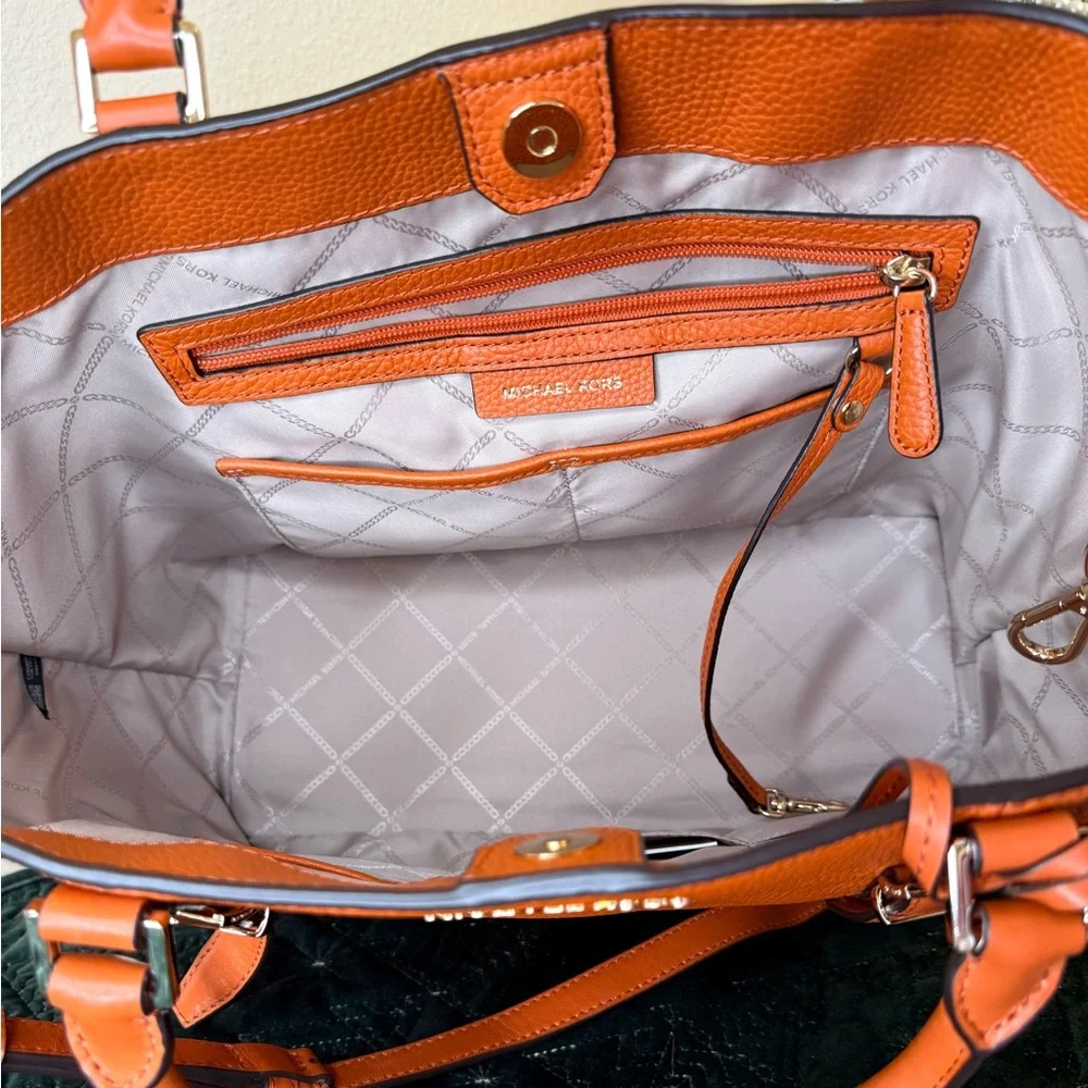 BARELY USED ….. MICHAEL KORS JET SET ORANGE MEDIUM TOTE w/DUST BAG - Picture 8 of 8